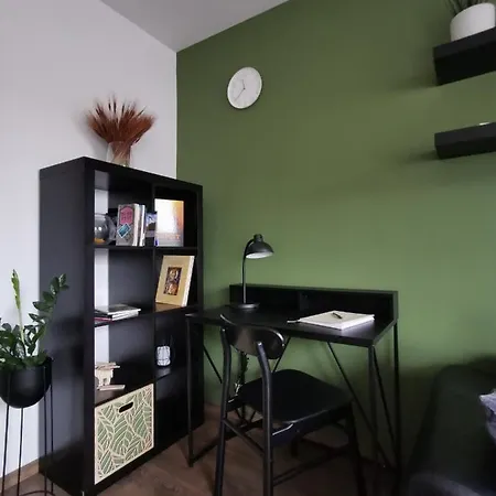 Floral - New In Town Apartment